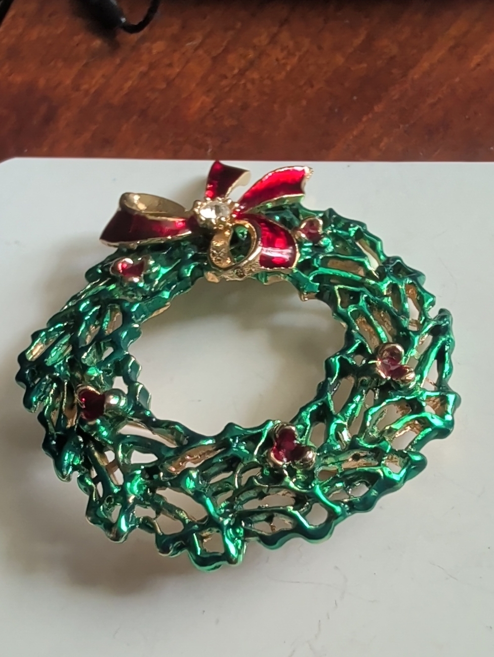 Wreath Brooch Pin Festive Green Red Holiday Enamel Rhinestone Bow Christmas 1.75